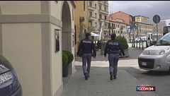 Prato, difende una collega durante una rapina: 23enne accoltellato al cuore in centro