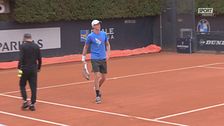 Jannik si allena alla presenza dei genitori