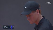 Sinner, vittoria e finale. Medvedev si arrende, Roma si inchina