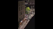 Follia nelle strade di Parigi, guerriglia urbana tra ultras