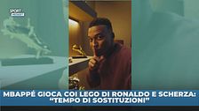 Mbappé scherza con lego di CR7