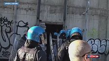 Roma, donna segregata e stuprata da 5 uomini: il blitz della polizia