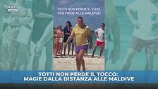 Totti non perde il tocco nemmeno sulla sabbia, che magie alle Maldive