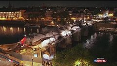 Parigi, il vento danneggia l'installazione su Pont-Neuf