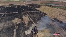 Siria, agricoltore trova un enorme frammento di missile nel suo campo