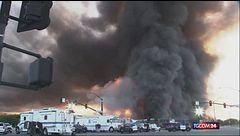 California, incendio in un magazzino: evacuata la zona