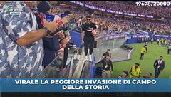 L'invasione di campo peggiore della storia arriva da Los Angeles: il video è già virale"