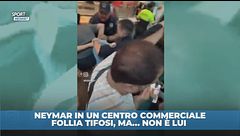 Neymar in un centro commerciale. Follia tifosi, ma… non è lui