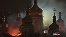 Ucraina, attacco russo su una cattedrale appartenente a un sito Unesco: vasto incendio sul tetto