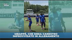 Mbappé, che mira: canestro improvvisato in allenamento
