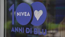 100 Anni di Blu, l'iniziativa che celebra un'icona della bellezza