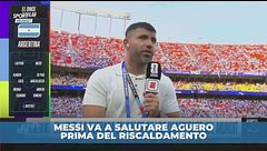 Messi saluta Aguero
