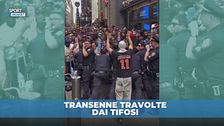 New York, la marea di tifosi incontenibili per la festa NBA: che caos