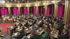Febbre Mondiale in Norvegia: in Parlamento i deputati eseguono il "viking row"