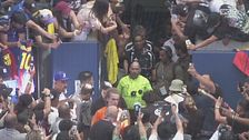 Ronaldinho in campo per una esibizione a New York: è subito show
