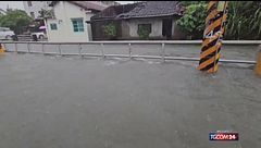 Taiwan, il tifone Mekkhala colpisce duro: le strade diventano fiumi