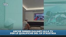 Sinner guarda le qualifiche del GP d'Austria