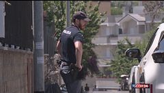 Famiglia sterminata, continuano le ricerche dell'assassino: perquisita la casa del sospettato