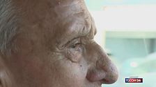 Pasquale guida il taxi a 86 anni: "Non ci crede nessuno"
