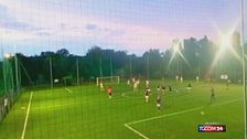Torino, fulmine colpisce un campo da calcio: la saetta sfiora i giocatori