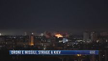 Breaking News delle 21.30 | Droni e missili, strage a Kiev