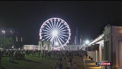 Washington D.C. si illumina dei colori della bandiera americana con i fuochi d'artificio