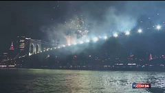 4 luglio, fiamme sul ponte di Brooklyn durante i fuochi d'artificio