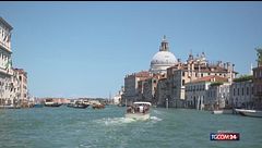 Venezia presa d'assalto dai turisti, salvata dal ticket