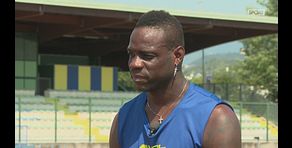 Balotelli: "Inter, Napoli e Roma per lo scudetto. Io in A? Genoa ultima chance"