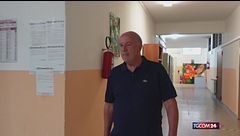 Dopo 23 anni di precariato viene assunto, ma va in pensione il giorno stesso