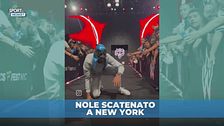 C'è una nuova stella nel wrestling: l'ingresso show di Djokovic
