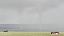 Un doppio tornado si abbatte sulle acque della Svezia occidentale