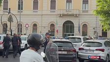 Catania, le forze dell'ordine circondano il carcere durante la rivolta