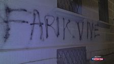 Bologna, scontri dopo la manifestazione per la morte di Fakir: in fiamme due auto del Comune