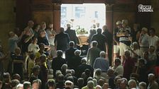 Funerale Bagnoli, l'uscita del feretro dalla Chiesa
