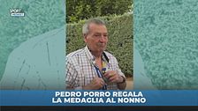Che regalo di Pedro Porro al nonno!
