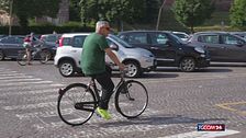 Castelfranco veneto, porta il figlio sulla canna della bici: multato