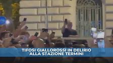 Castro è arrivato a Roma accolto da centinaia di tifosi: che bolgia!