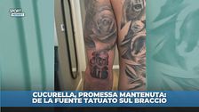 Cucurella si tatua De La Fuente sul braccio