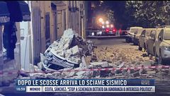 Breaking News delle 17.00 | Dopo le scosse arriva lo sciame sismico