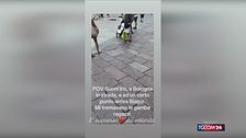Bologna, artista di strada canta "Iris" e in piazza arriva... Biagio Antonacci