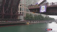 Migliaia di paperelle di gomma liberate nel fiume Chicago per la raccolta fondi delle Special Olympics