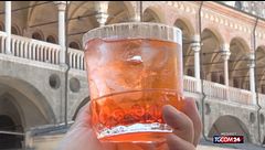 Il mondo è pazzo per lo spritz: il cocktail è la causa del boom della vendita di prosecco