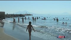 Caldo, Napoli da bollino rosso: si cerca respiro al mare