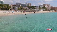 Troppi turisti, gli abitanti delle Baleari scendono in piazza