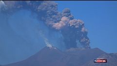 Etna, l'eruzione dal cratere nord est