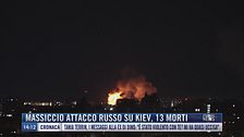 Breaking News delle 14.00 | Massiccio attacco russo su Kiev, 13 morti