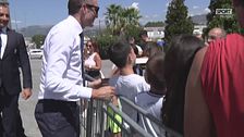 Chiellini arriva nel ritiro della Juve: è assalto dei tifosi