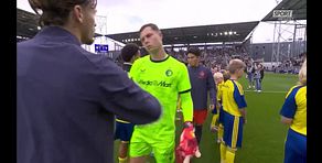 Olanda: i tifosi del Feyenoord nel settore ospiti esagerano con i botti