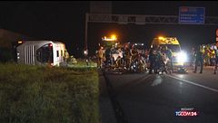 Paesi Bassi, bus con a bordo studenti tedeschi si ribalta in un incidente: diversi feriti